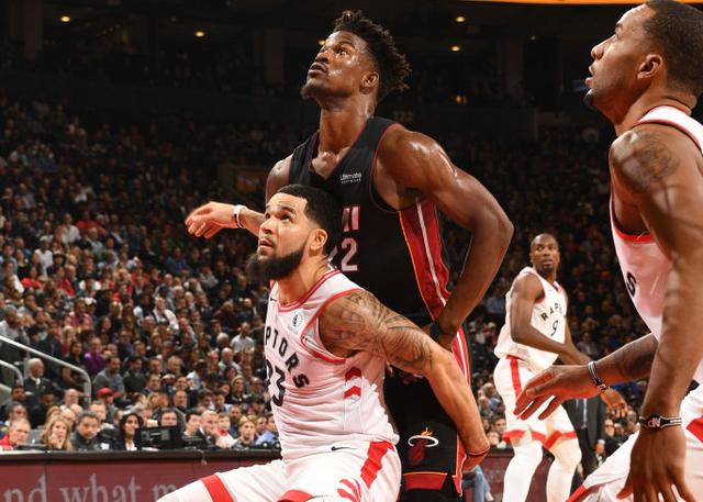 中场位置的 中场位置的